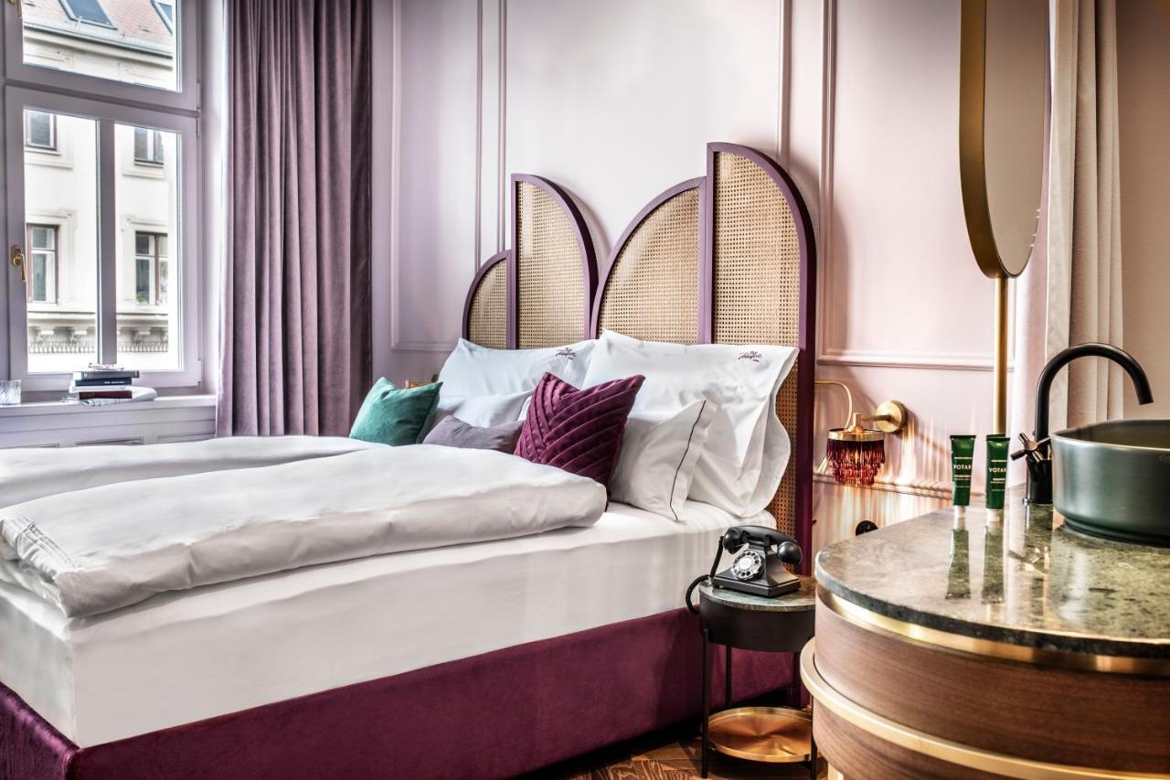Hotel Josefine Wina Bagian luar foto