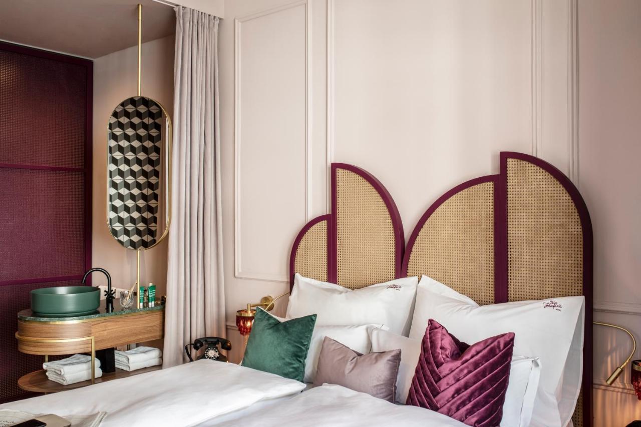 Hotel Josefine Wina Bagian luar foto