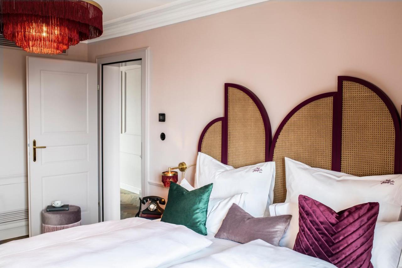Hotel Josefine Wina Bagian luar foto