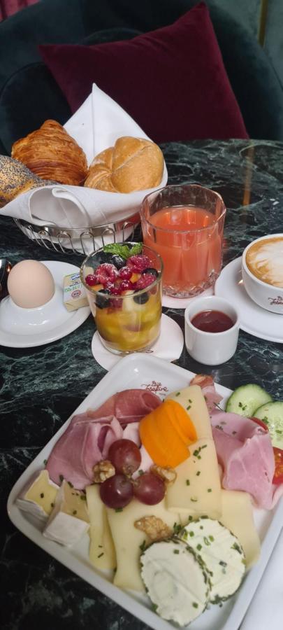 Hotel Josefine Wina Bagian luar foto
