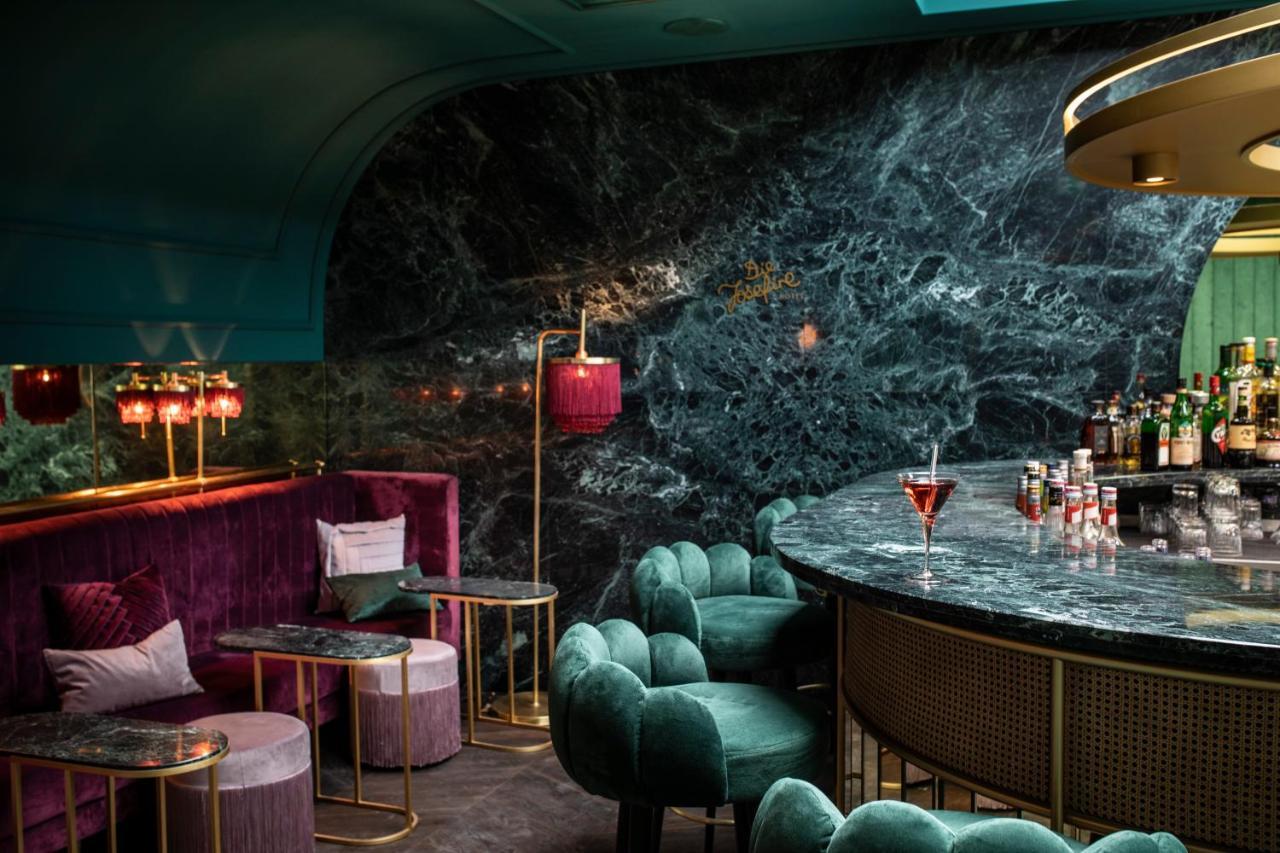 Hotel Josefine Wina Bagian luar foto