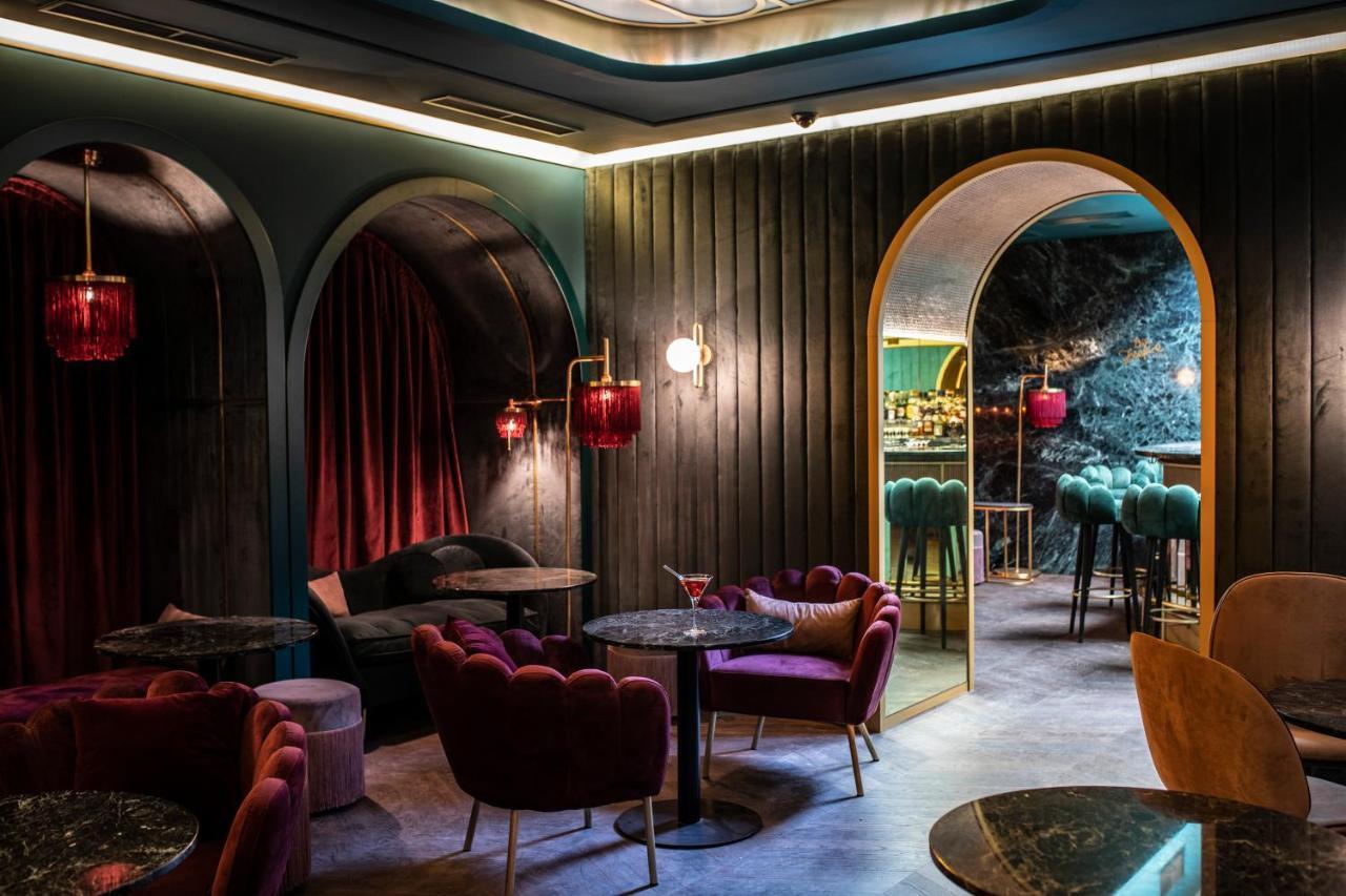 Hotel Josefine Wina Bagian luar foto