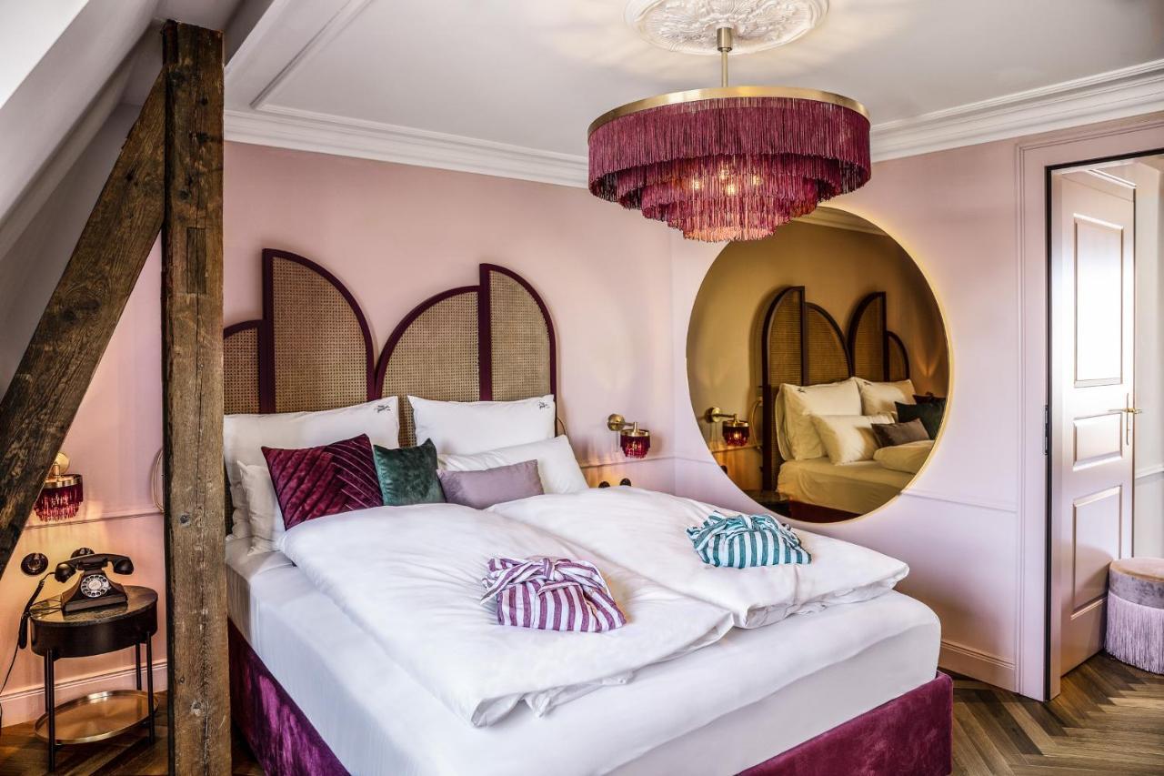 Hotel Josefine Wina Bagian luar foto