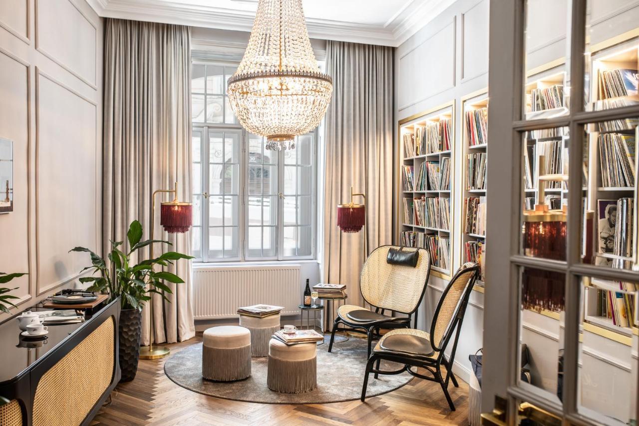 Hotel Josefine Wina Bagian luar foto