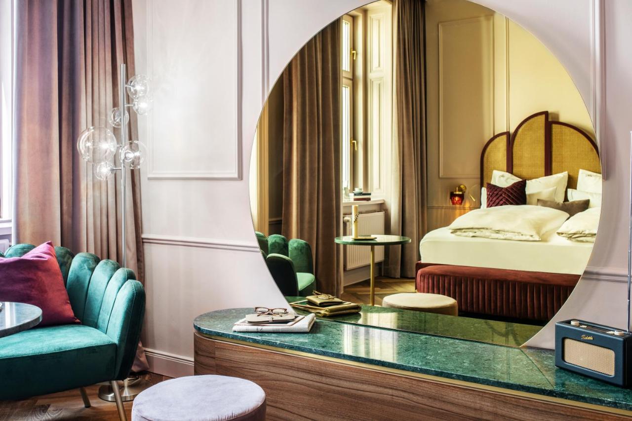 Hotel Josefine Wina Bagian luar foto