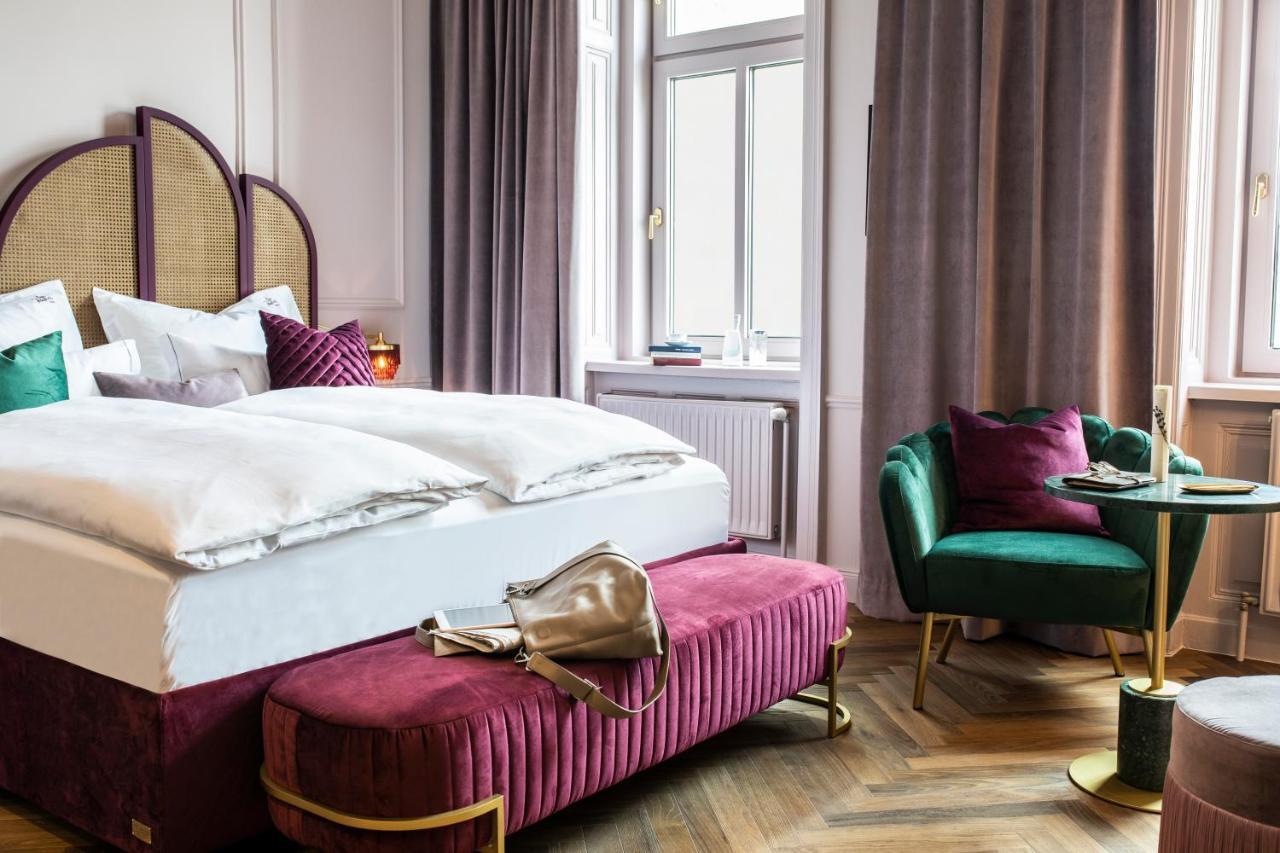 Hotel Josefine Wina Bagian luar foto