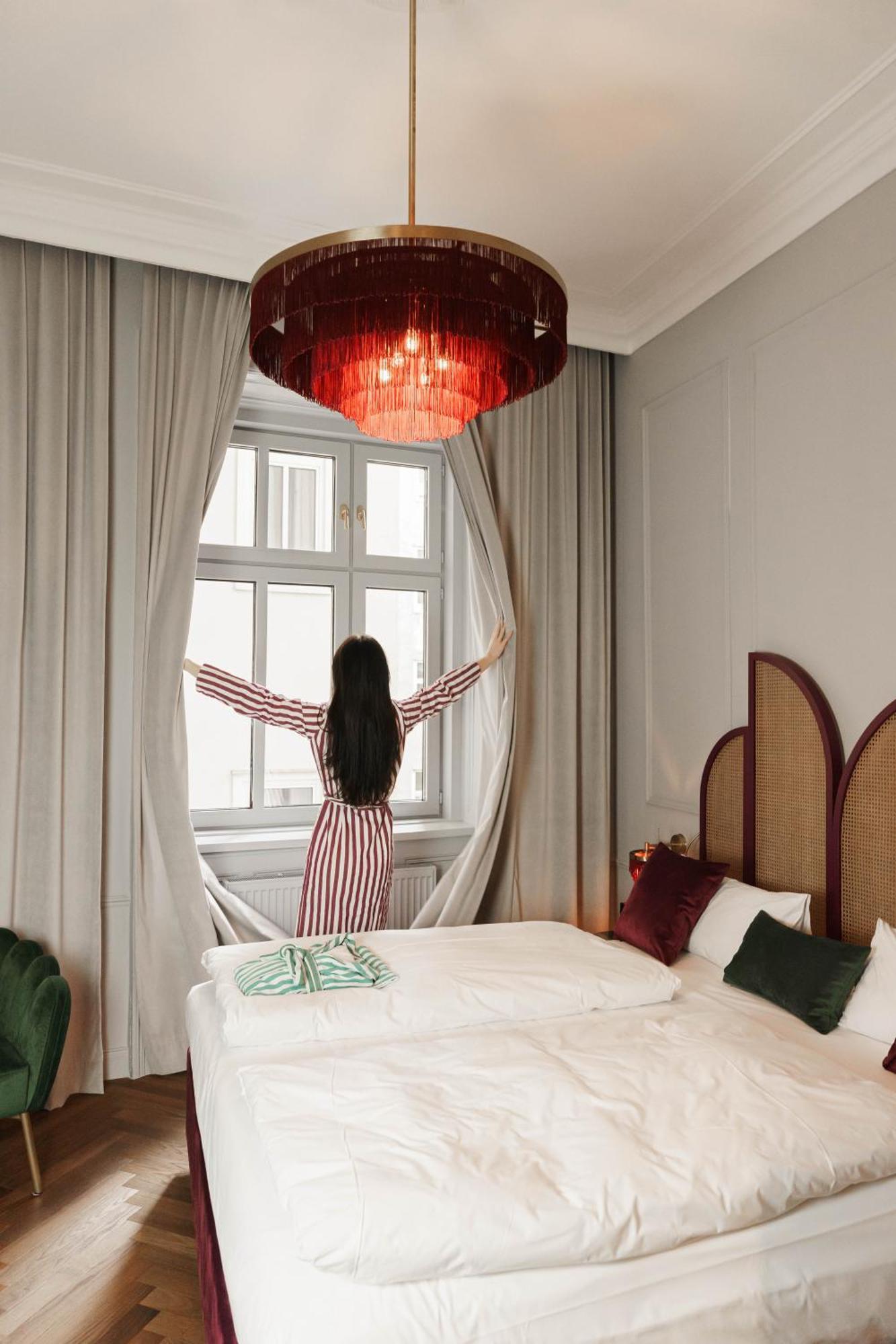 Hotel Josefine Wina Bagian luar foto