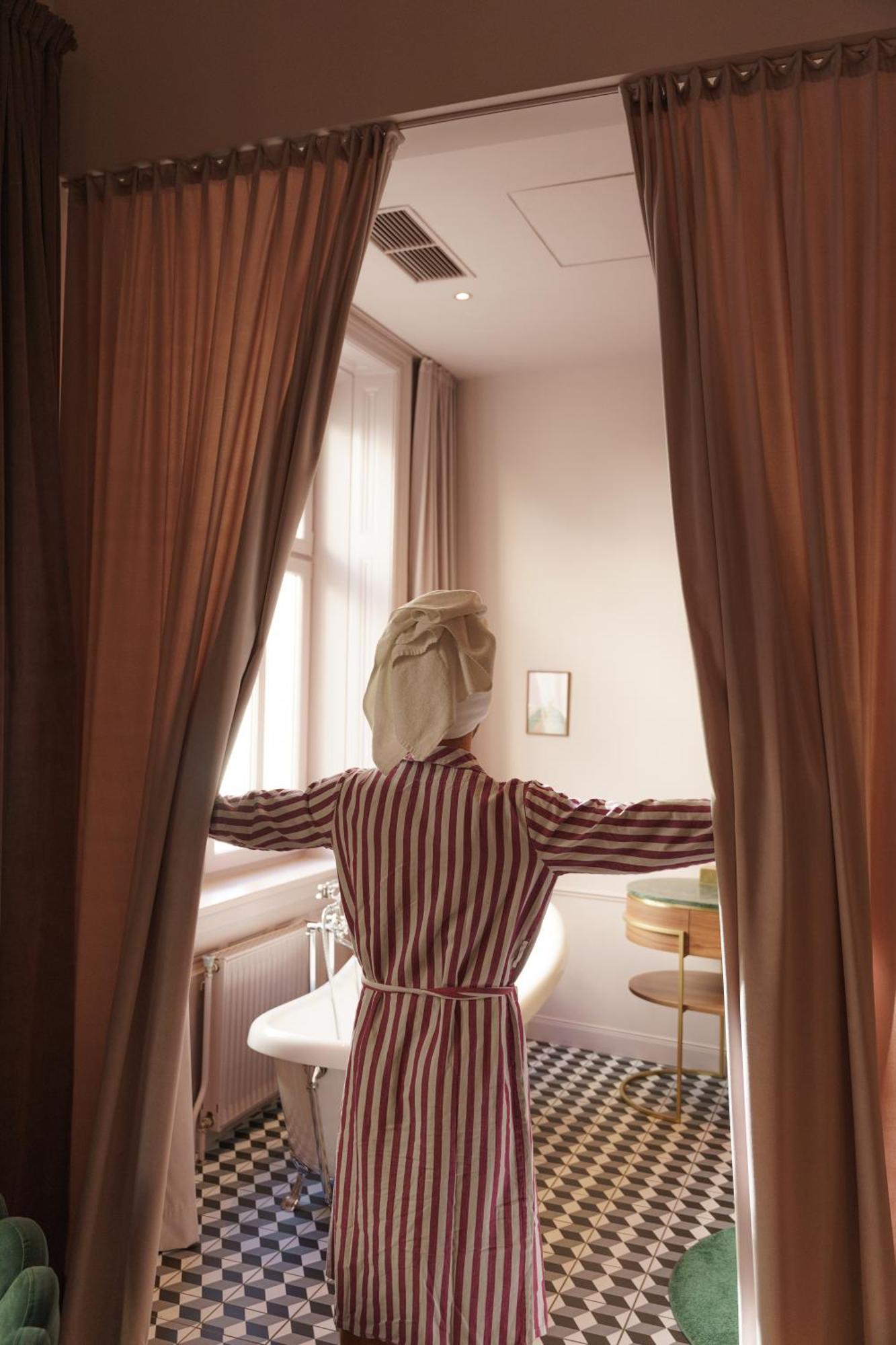 Hotel Josefine Wina Bagian luar foto