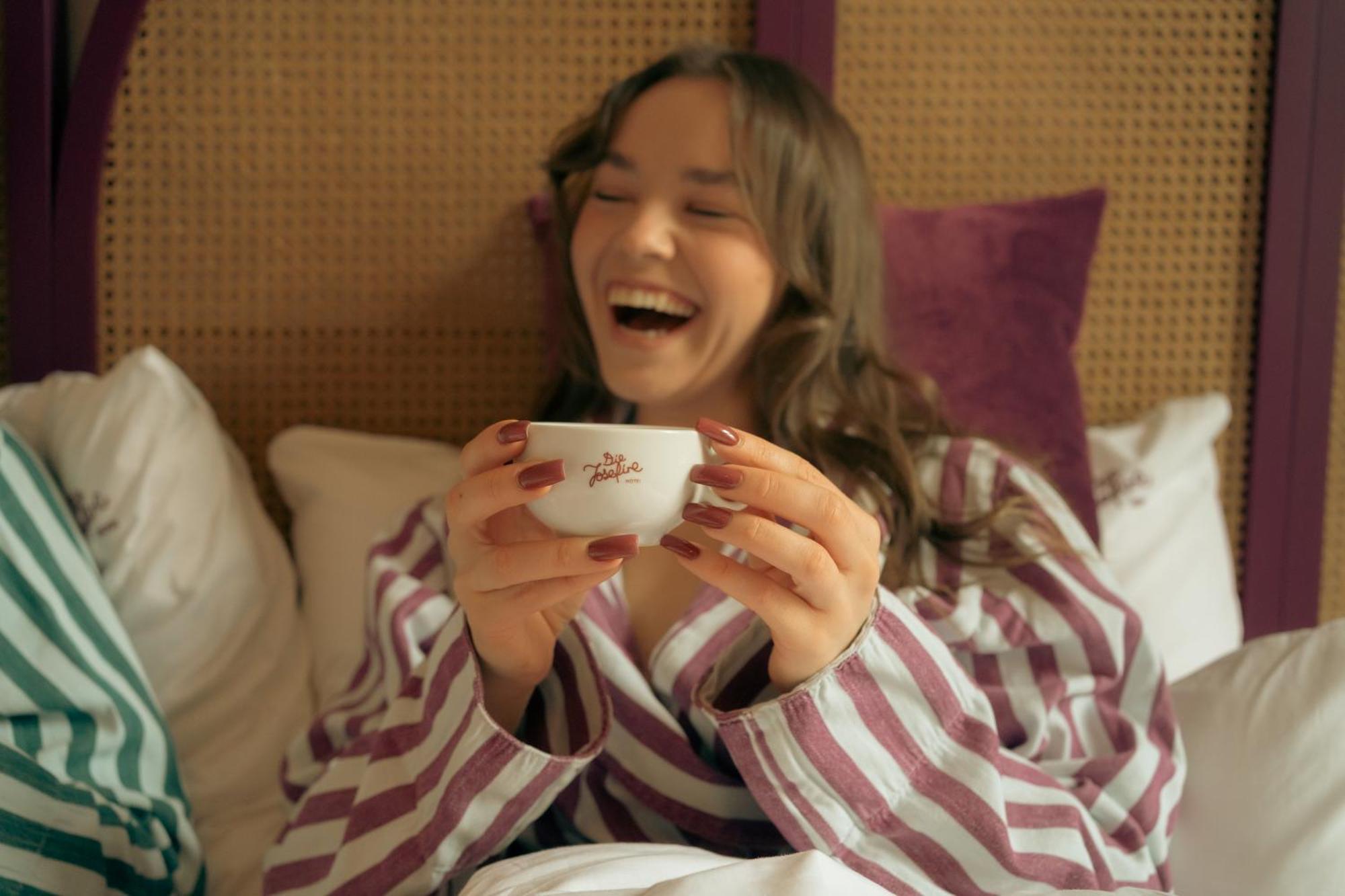 Hotel Josefine Wina Bagian luar foto