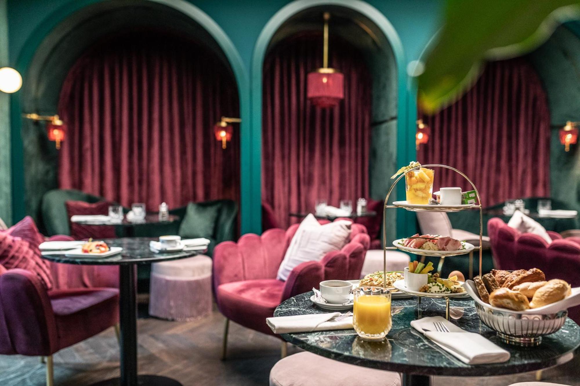 Hotel Josefine Wina Bagian luar foto